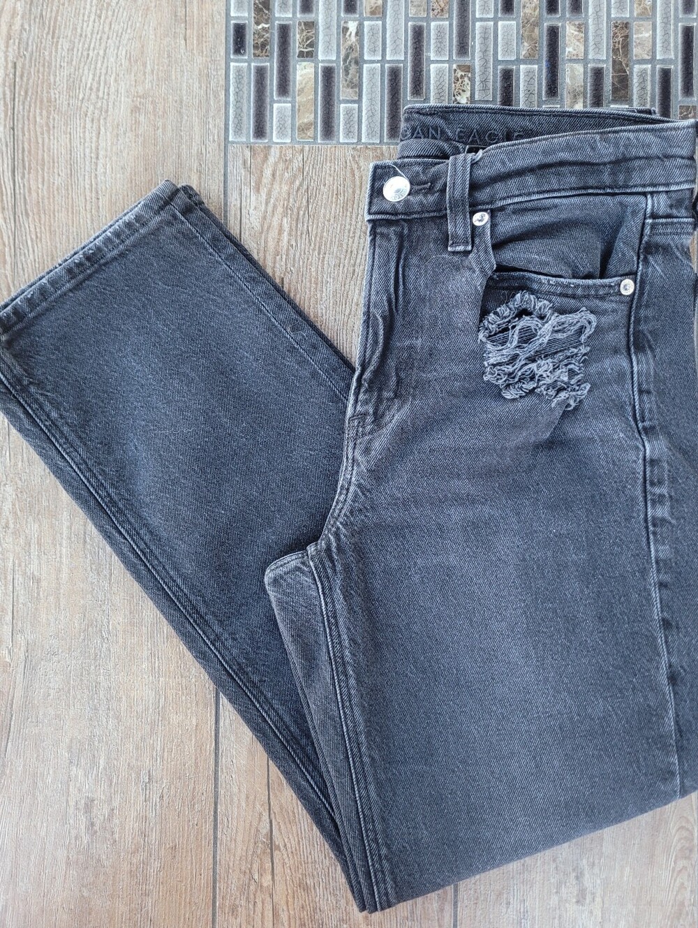 American Eagle Super High Rise Ankle Straight Washed Black Size 4